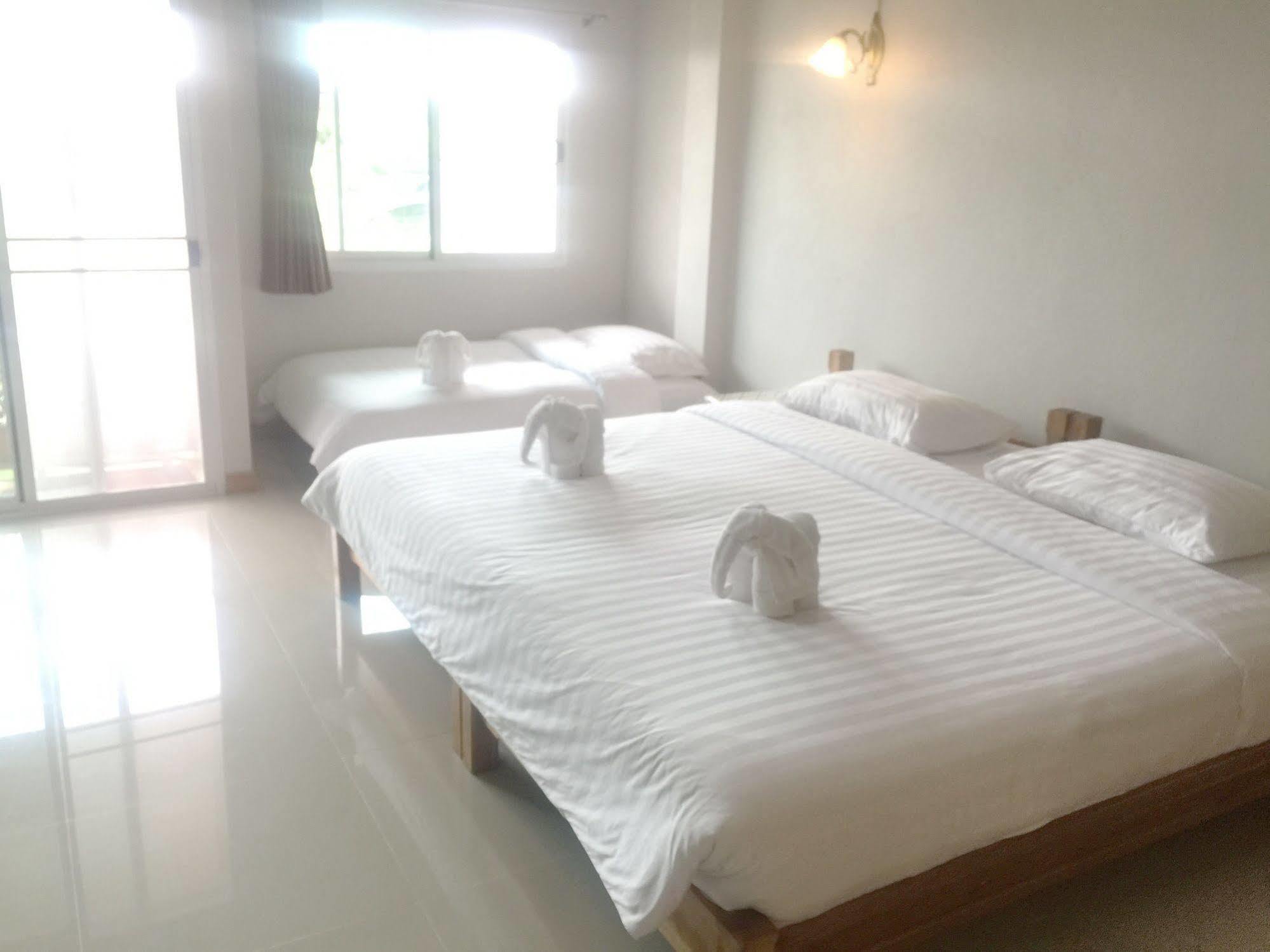 Baan Bangrak Residence Транг Екстериор снимка