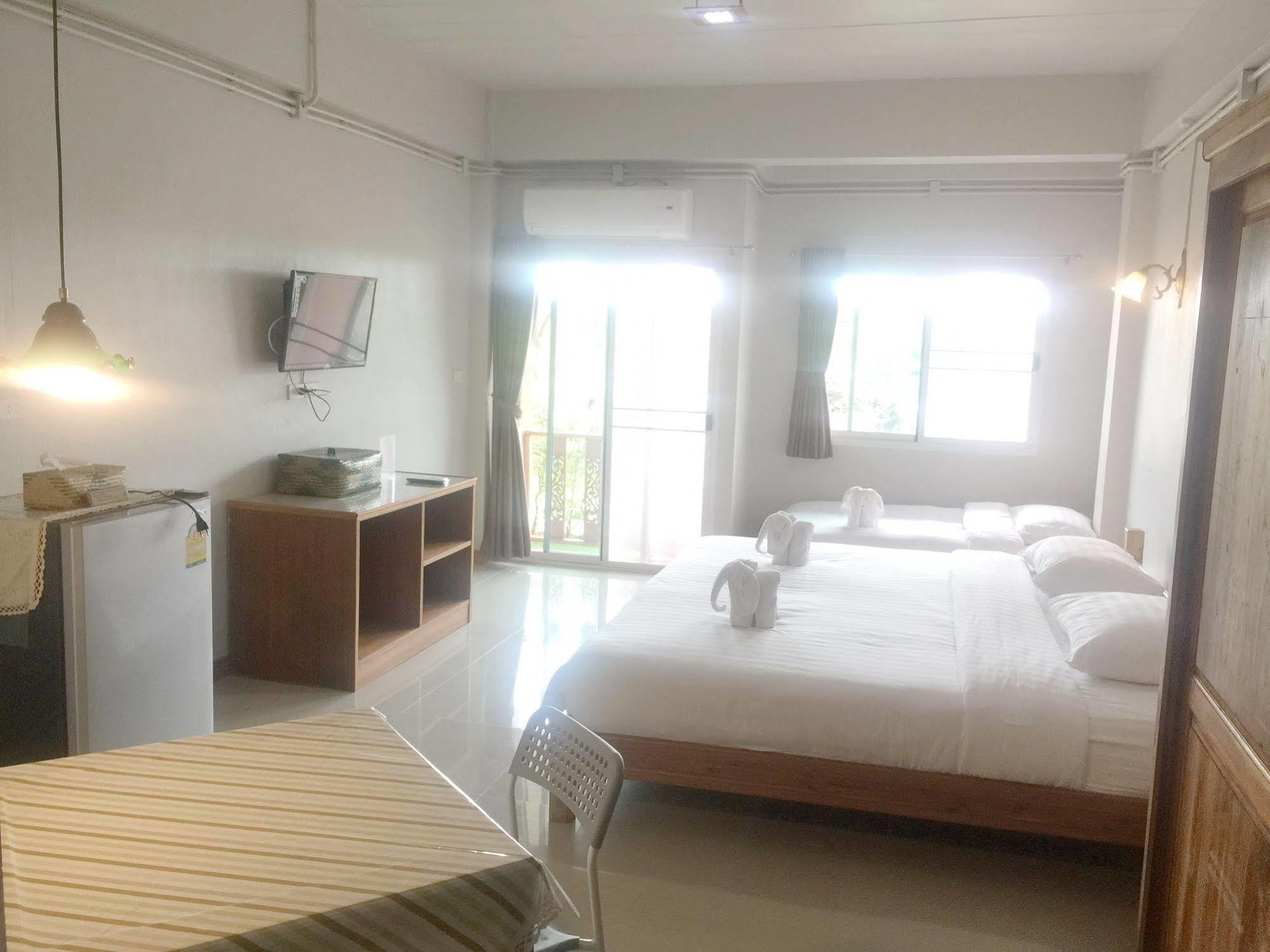 Baan Bangrak Residence Транг Екстериор снимка